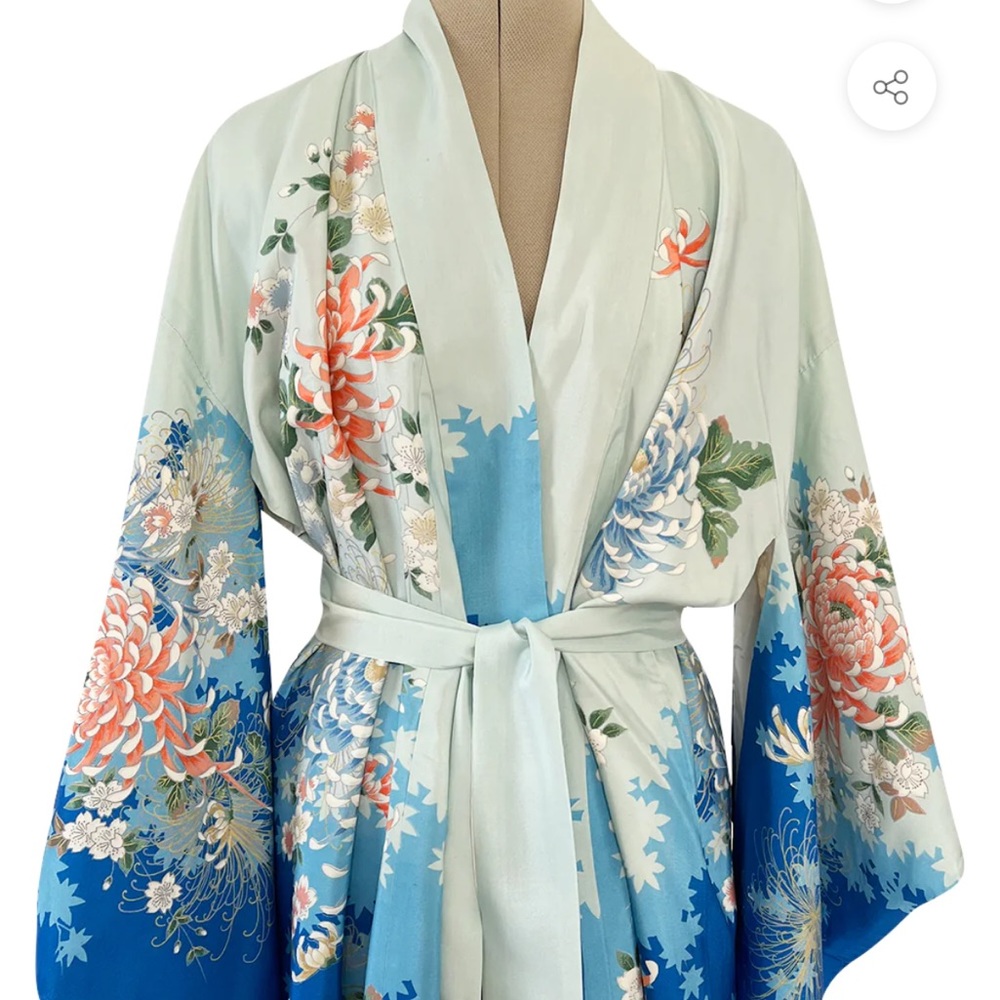 1970s Floral Kimono Reversible Japanese robe 100% silk